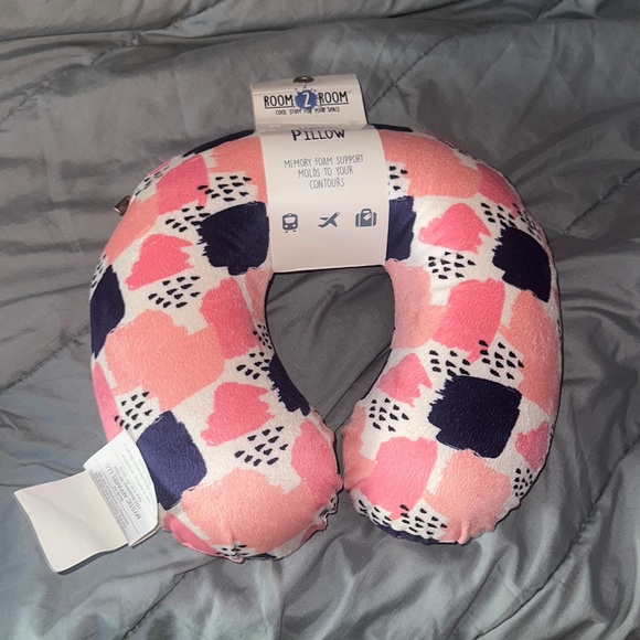 Memory foam travel neck pillow BRAND NEW NEVER USED - Picture 1 of 4
